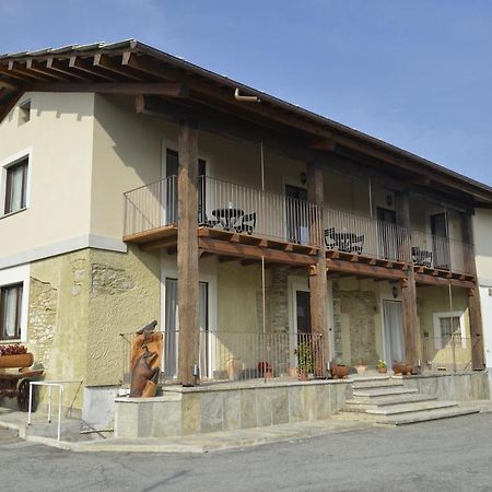 Agriturismo Ai Pruesot Bed & Breakfast Bagnolo Piemonte Luaran gambar