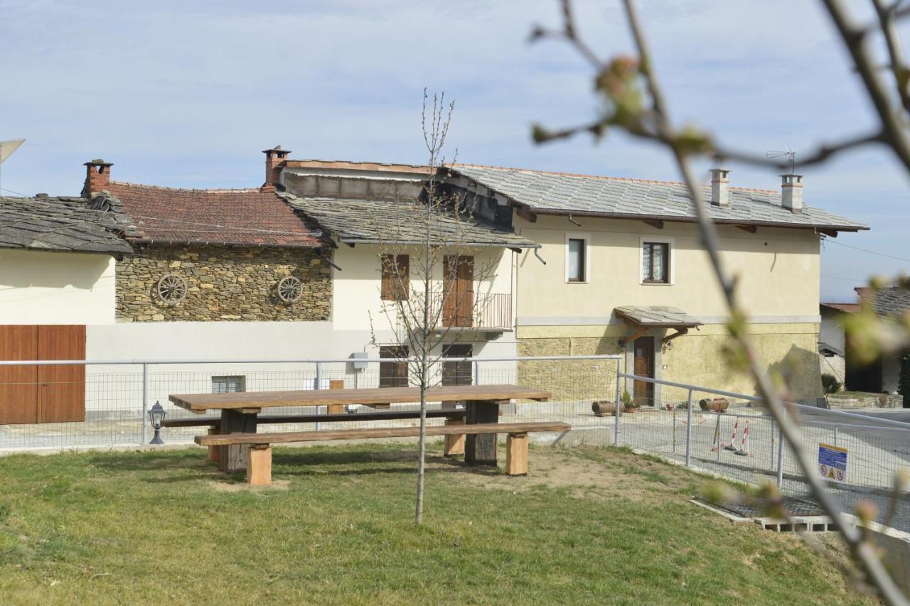 Agriturismo Ai Pruesot Bed & Breakfast Bagnolo Piemonte Luaran gambar